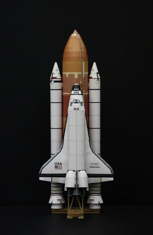 <画像：1/100スケールペーパークラフトによる Space Shuttle Discovery (STS-26)>