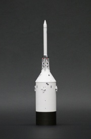模擬のアポロ宇宙船とLES