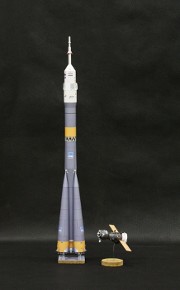 ソユーズFGロケットとソユーズ宇宙船（TMA-4）